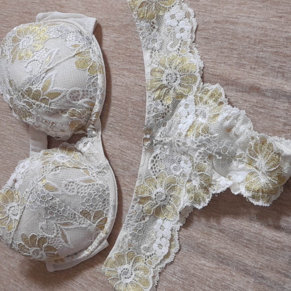 Gold Shimmer & Lace Underwear Set by H&M Bra Size 32C/ Panties Size 4
